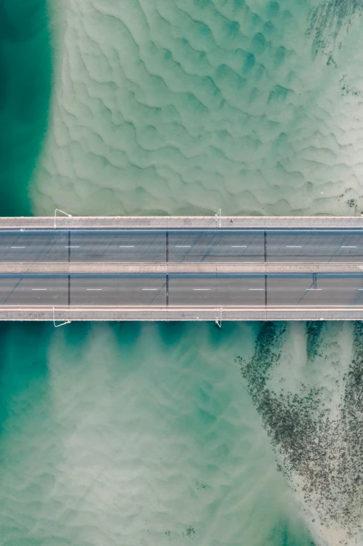 an overhead s of the top of a bridge