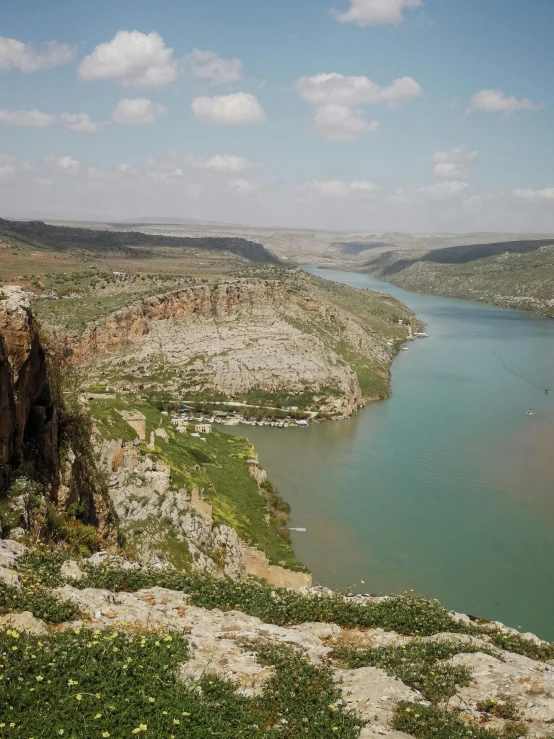 this is a mountain overlooking a lake