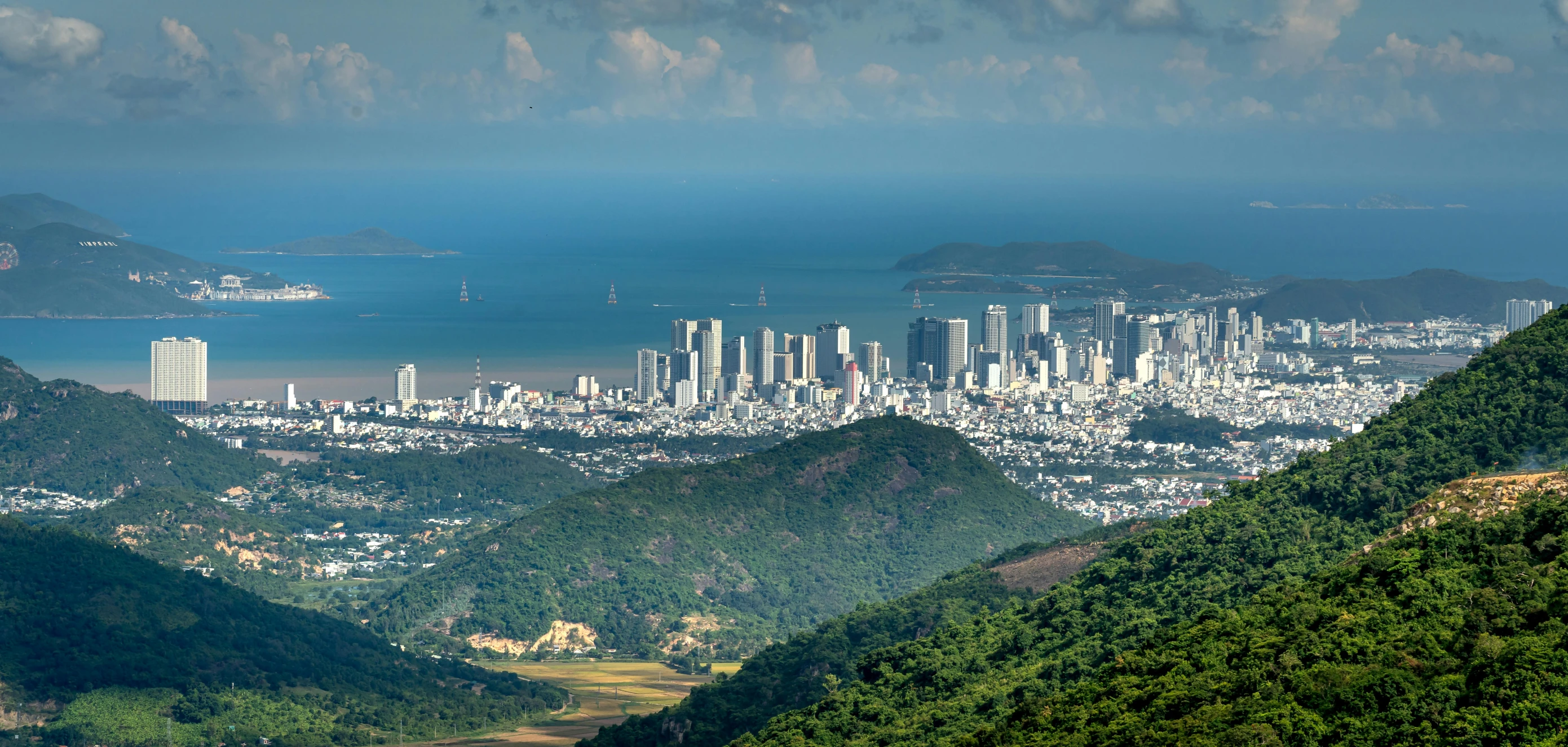 an overview of a city and its surroundings