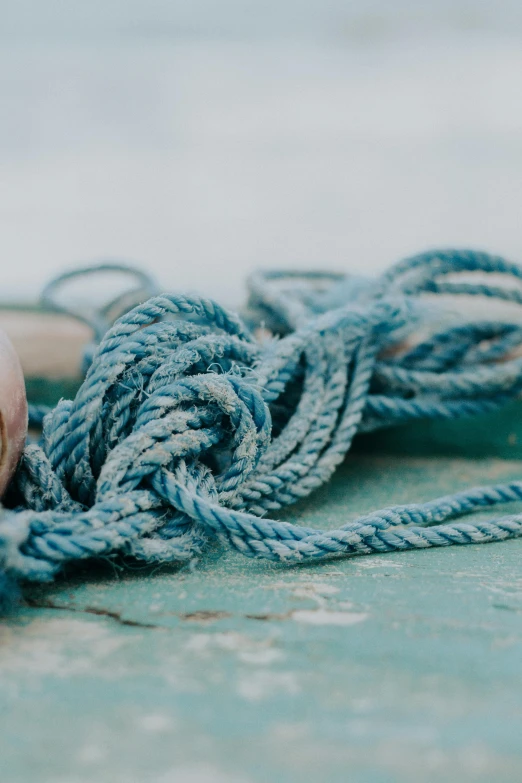 a rope with knot on top lying down