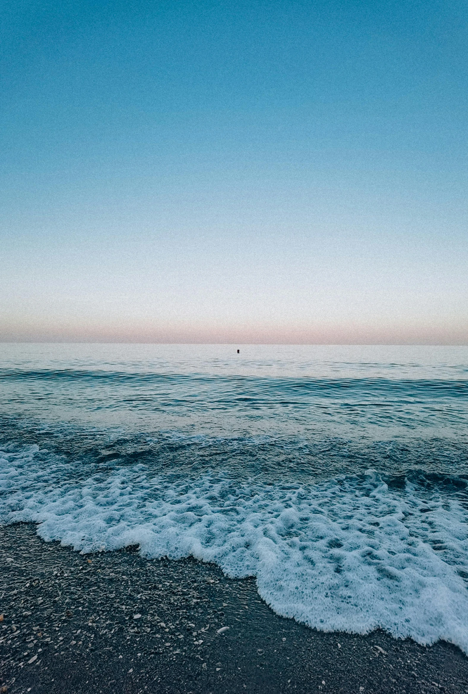 the ocean waves are hitting onto the shore