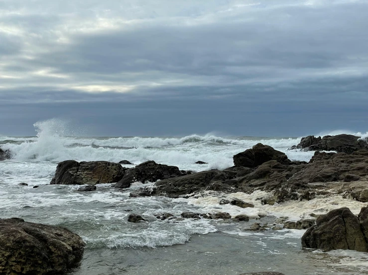 waves crashing against the rocks in an ocean