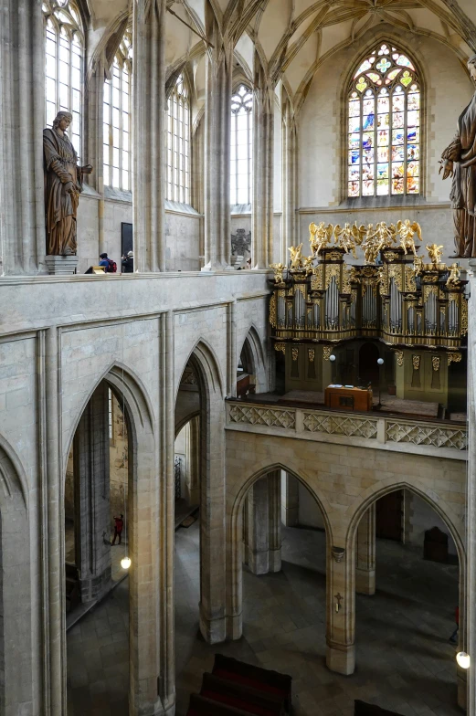 a cathedral with many columns and stained glass windows