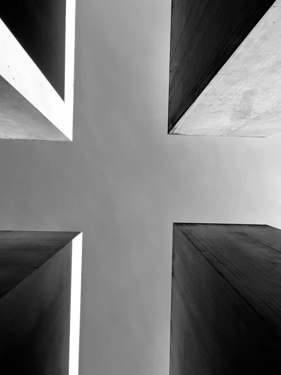 an upward angle s of the ceiling of an airplane