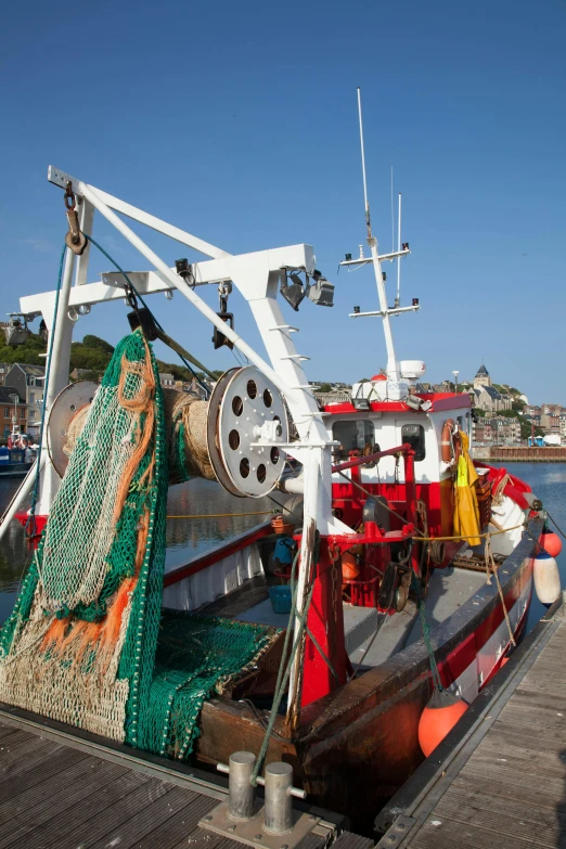 there is a boat that has a ladder on it