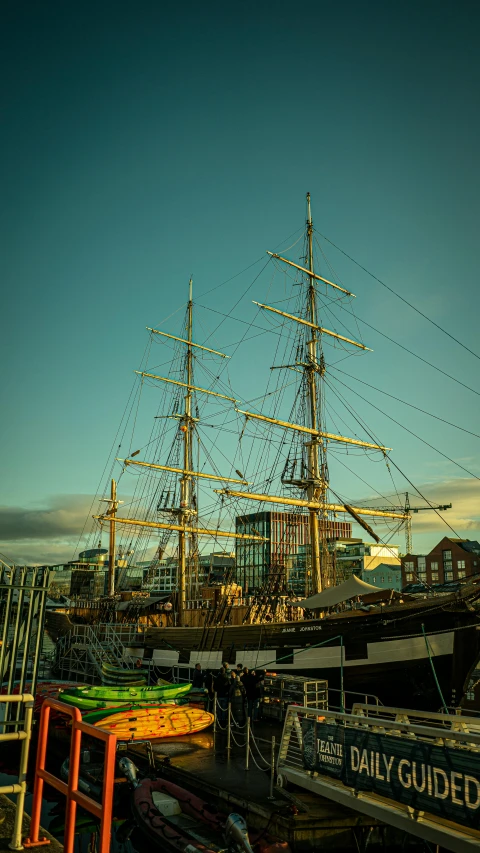 this is the mast of a tall ship