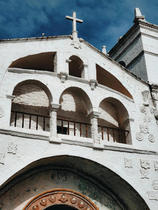 a white building that is very old and empty