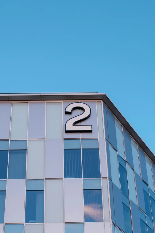 a large building has a blue sky in the background