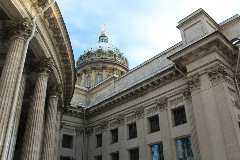 the dome on top of a building looks out onto the outside