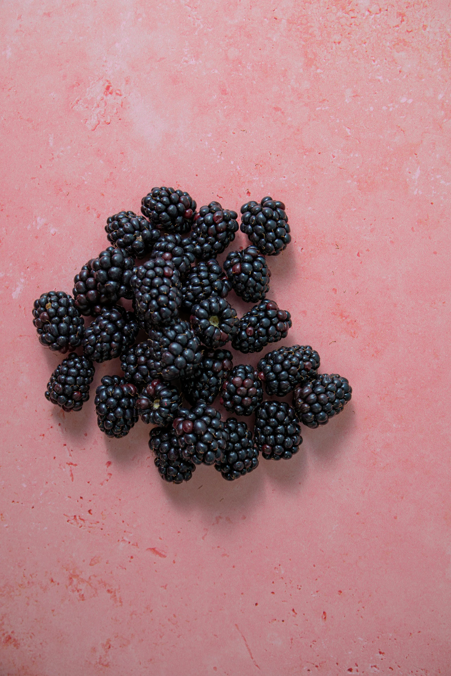 this is a blackberries and a leaf laying on the ground