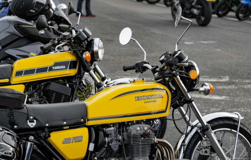 some motorcycles are lined up near the street