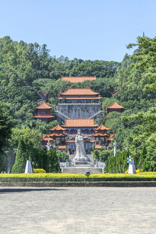 a view of a park with some buildings and a fountain