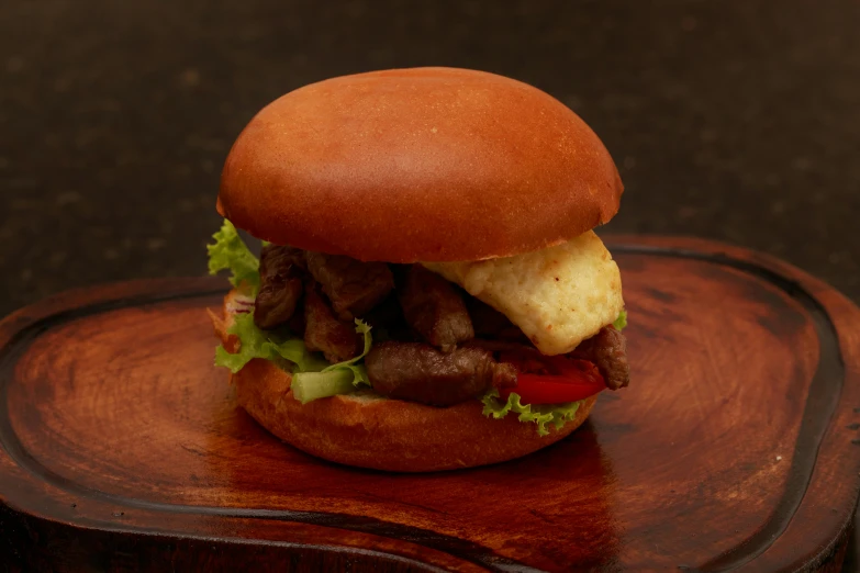 a pork sandwich on toasted bread with lettuce and tomatoes