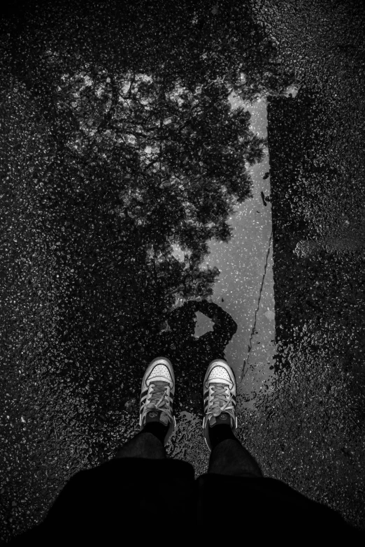 feet with shoes standing in a dle