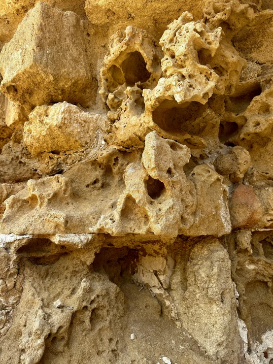 a close up po of a rock formation