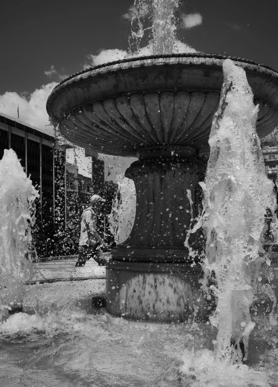 an image of a fountain with water shooting from it