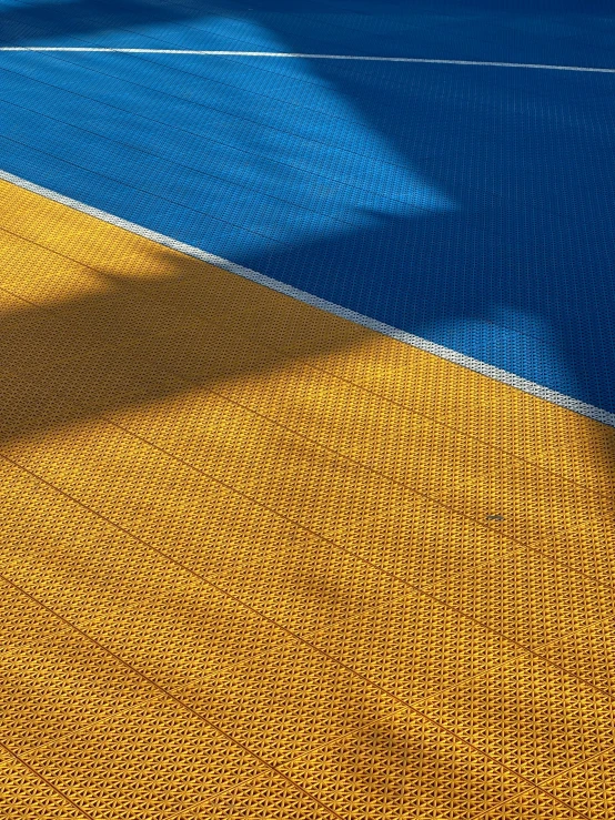 the top of a tennis court with lines painted on it