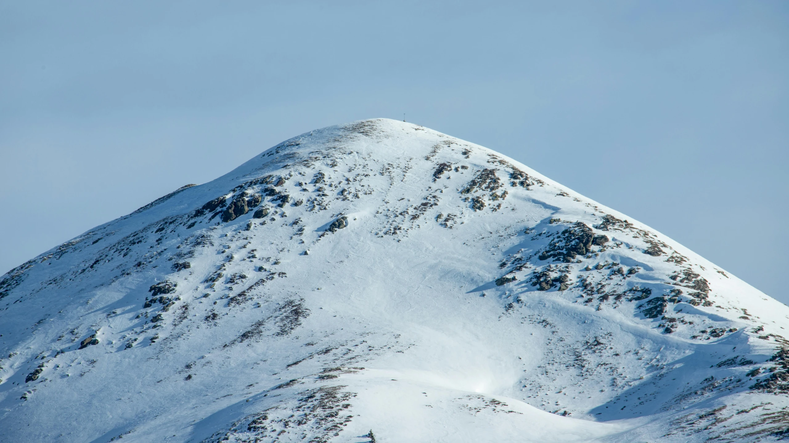 this is a mountain that looks like it has snow on the summit