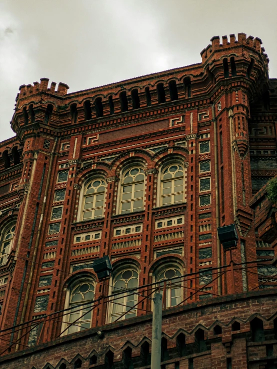 an old building has red brick and windows