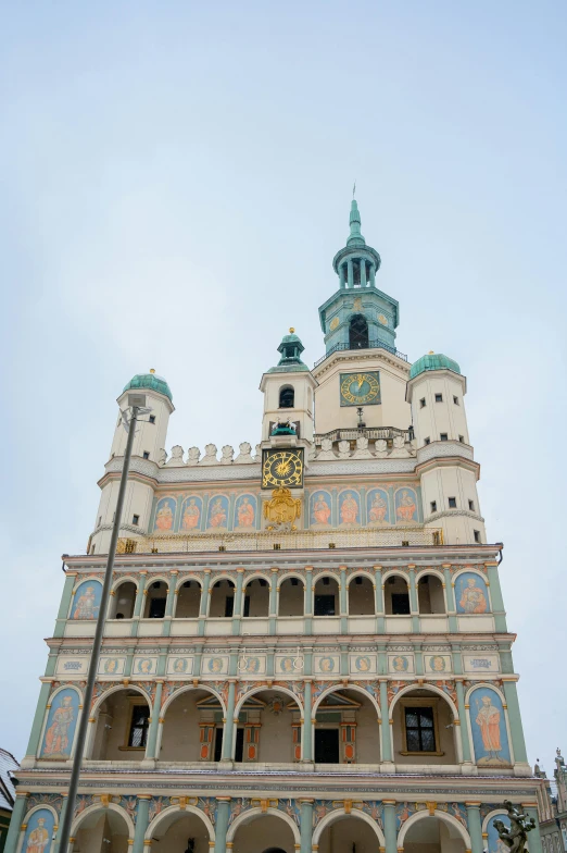 a large building that has some big towers on it