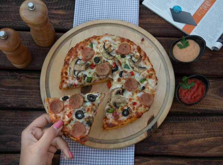 there is a sliced pizza on a plate