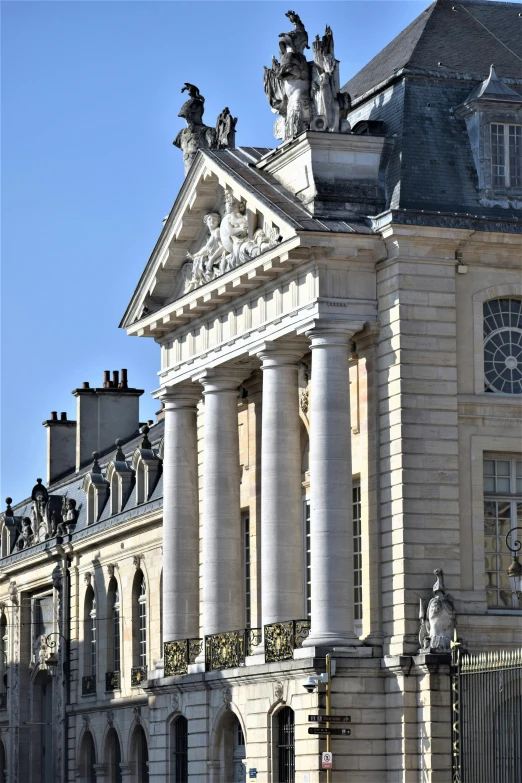 a large building that has a lot of columns