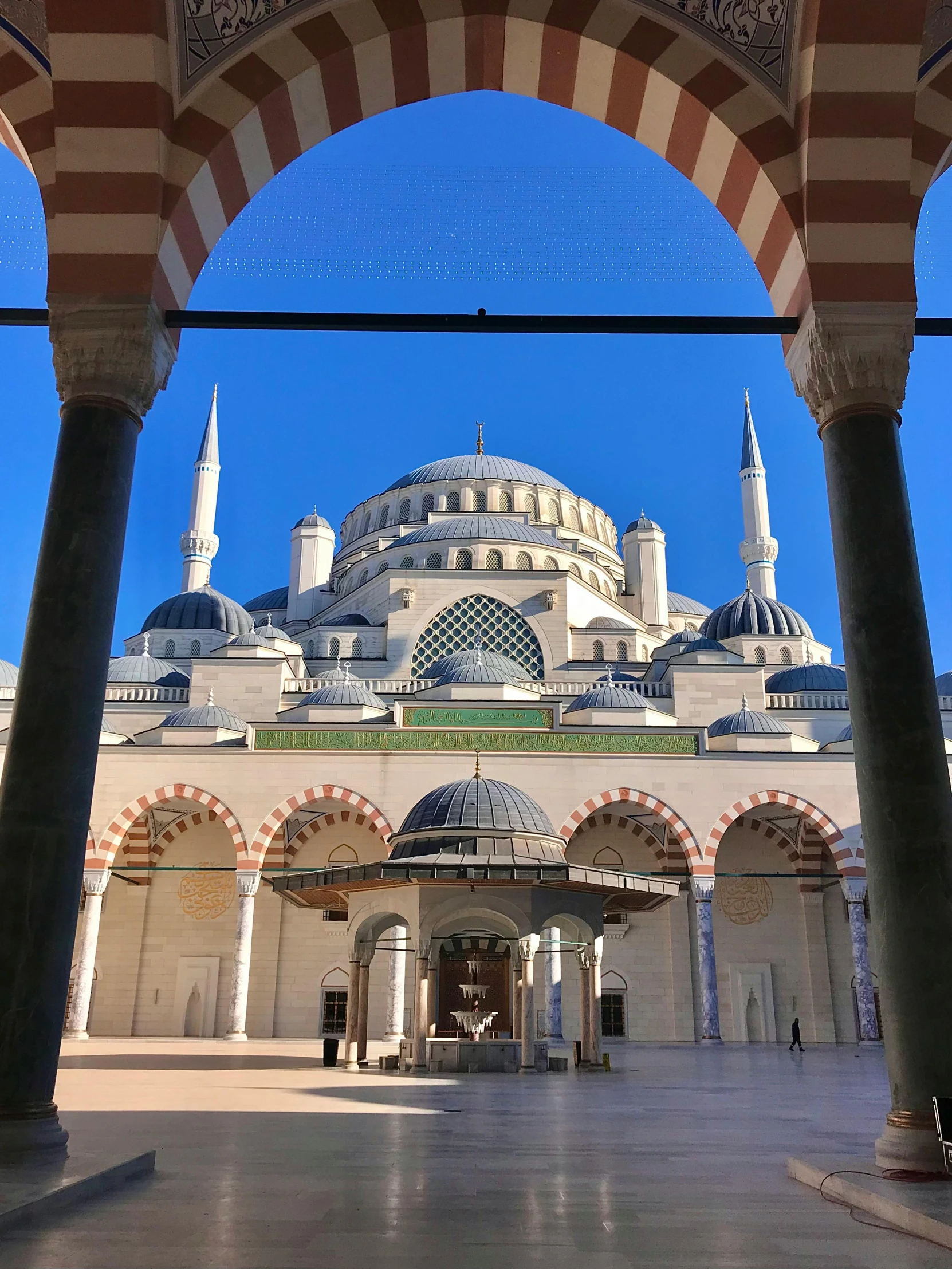 an arch between two archways leading to the mosque