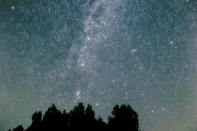 the night sky is very bright with stars in it