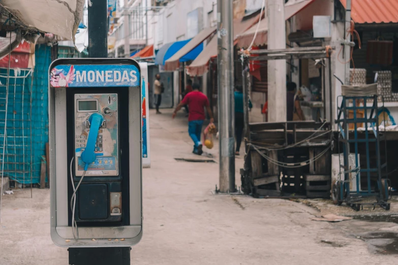 a street scene in an alley with a machine