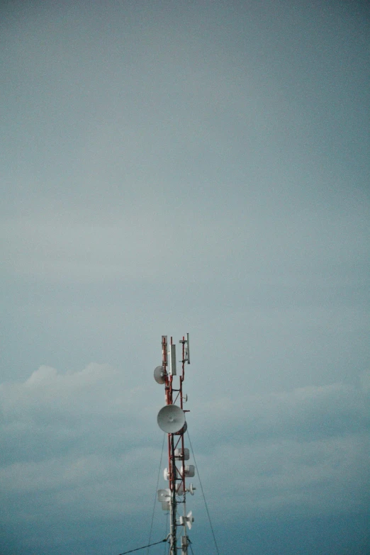 there is an antenna that is on top of a building