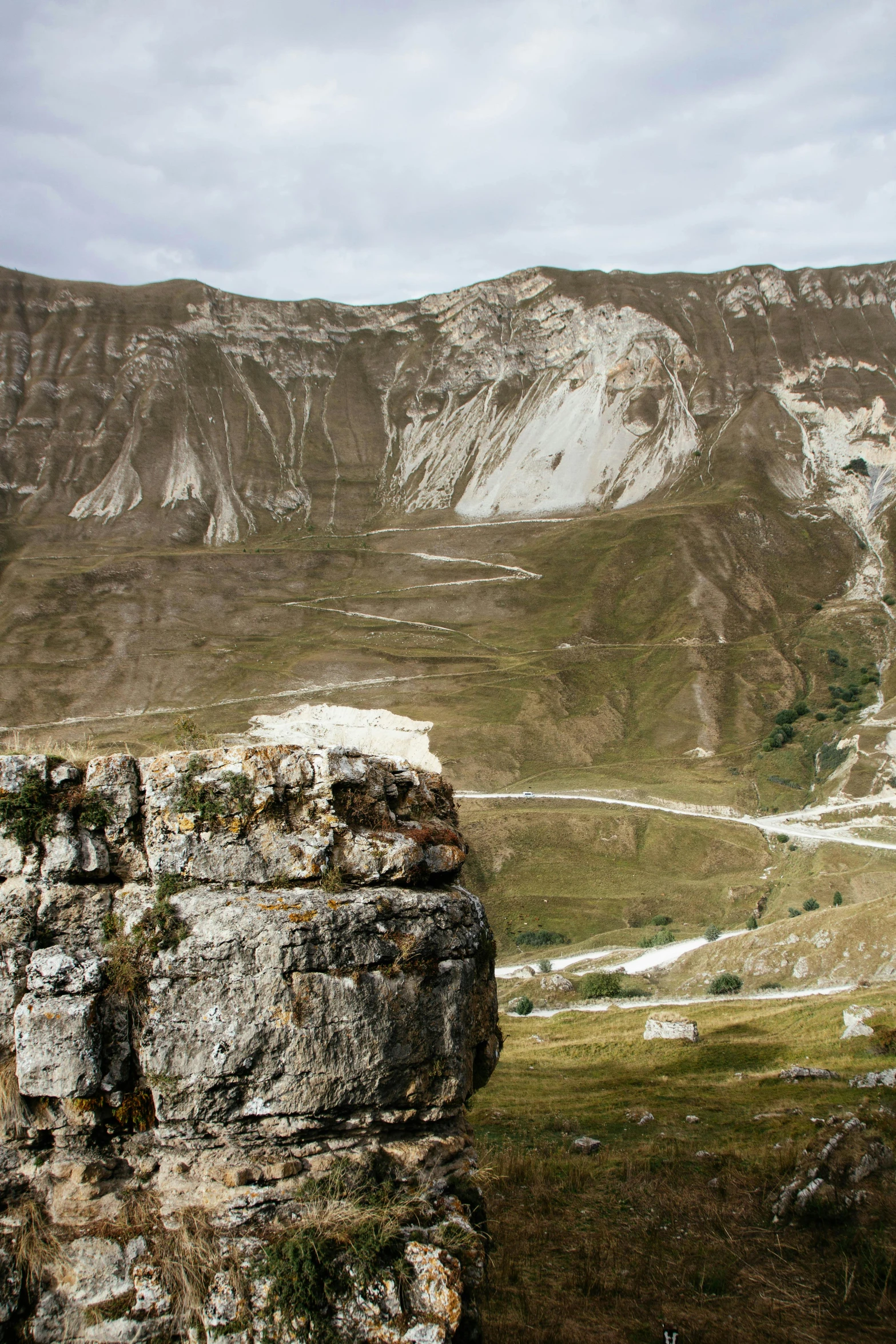 the rock formations in the mountains look like they have been cut apart