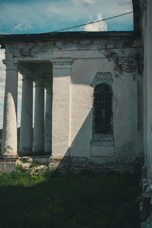 this is an old building and an arch