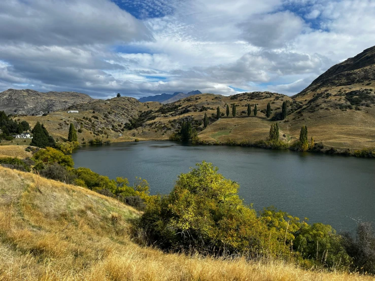 a large lake that is next to a mountain