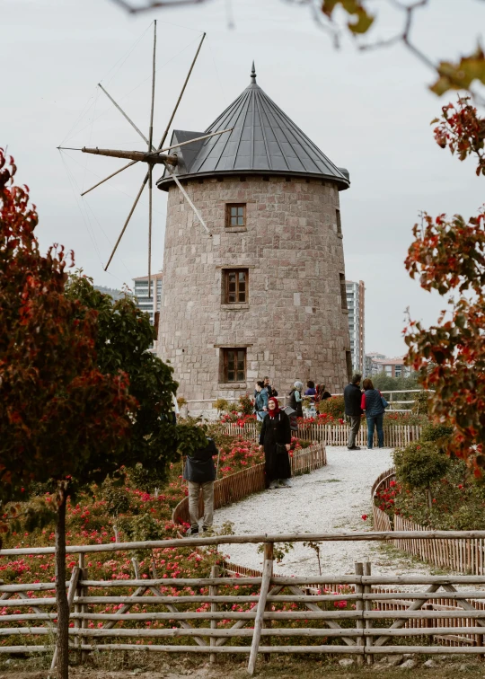 the tourists are in front of the building