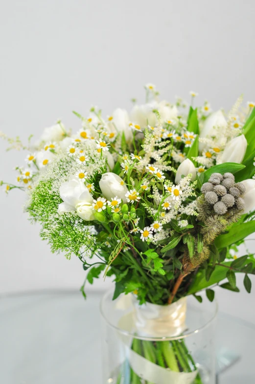 a vase that has some white flowers in it