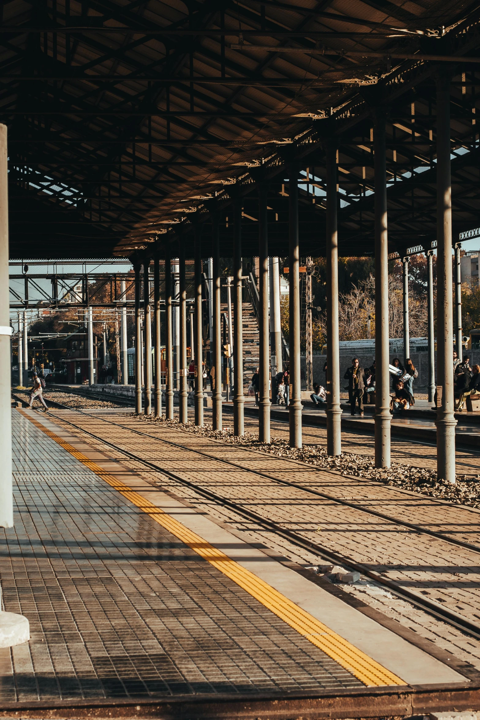 there is a very empty train station waiting to go on