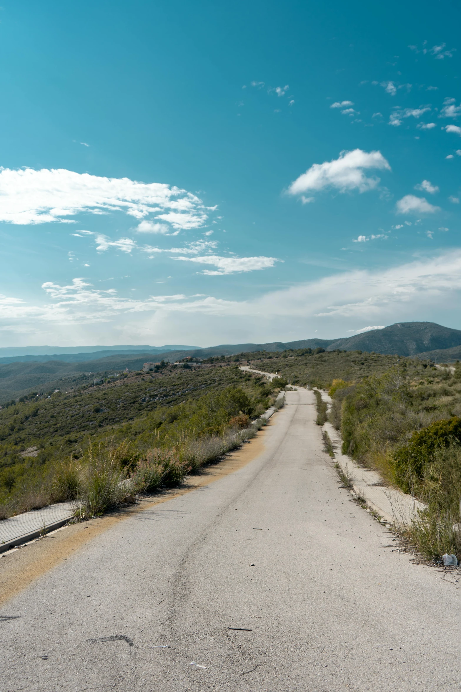 an empty road is in the middle of nowhere