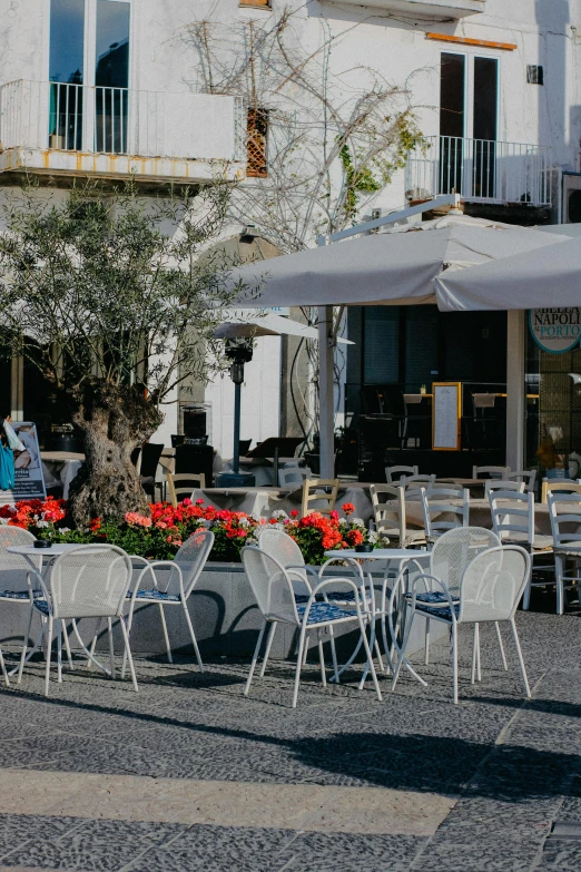 outdoor patio table and chairs with white umbrellas