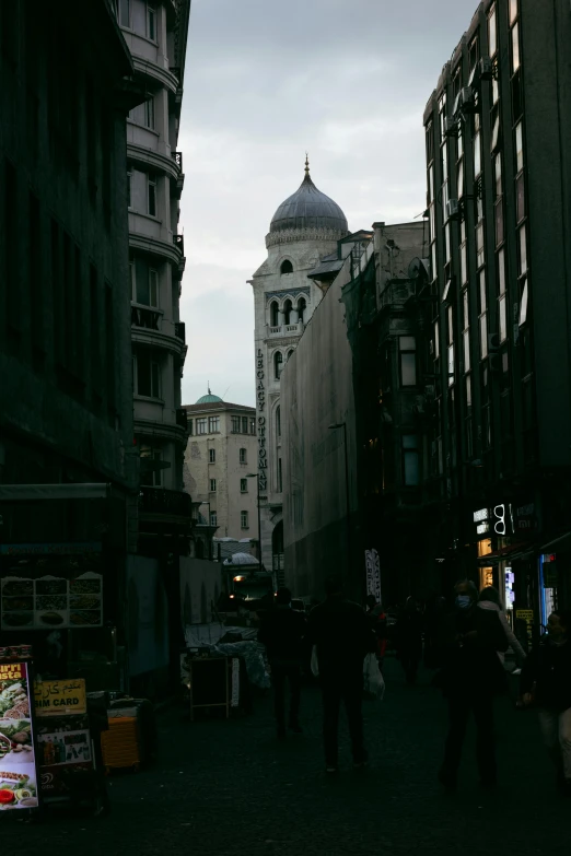 a large building is sitting in the middle of the alley