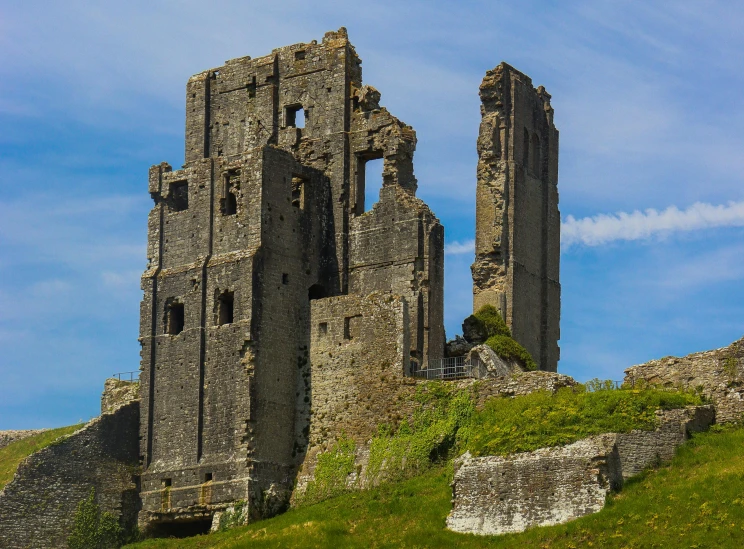 the ruins of a stone building in ireland