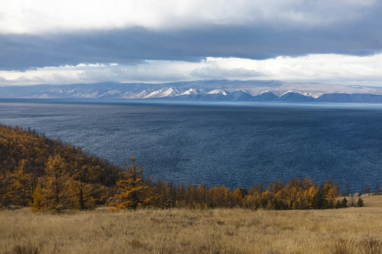 the beautiful mountains have an incredible view of the water