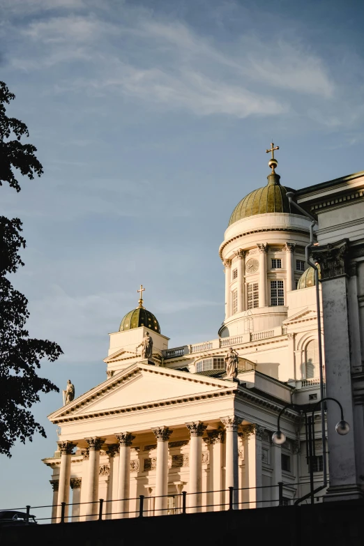 a large building that has towers on it