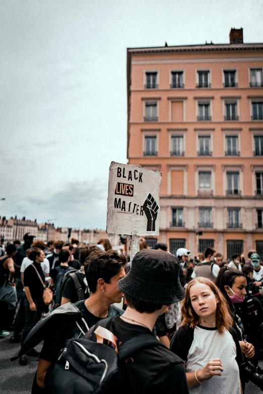 a crowd of people gathered together outside of a building