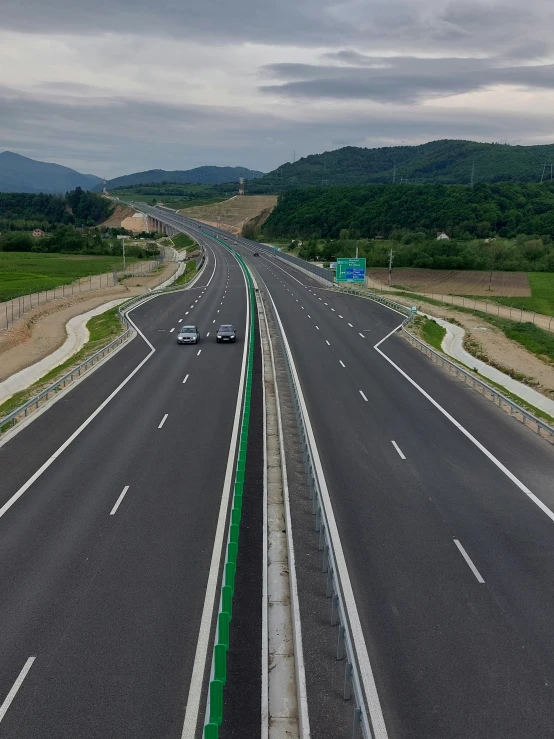 this is a highway with green lines and white markings