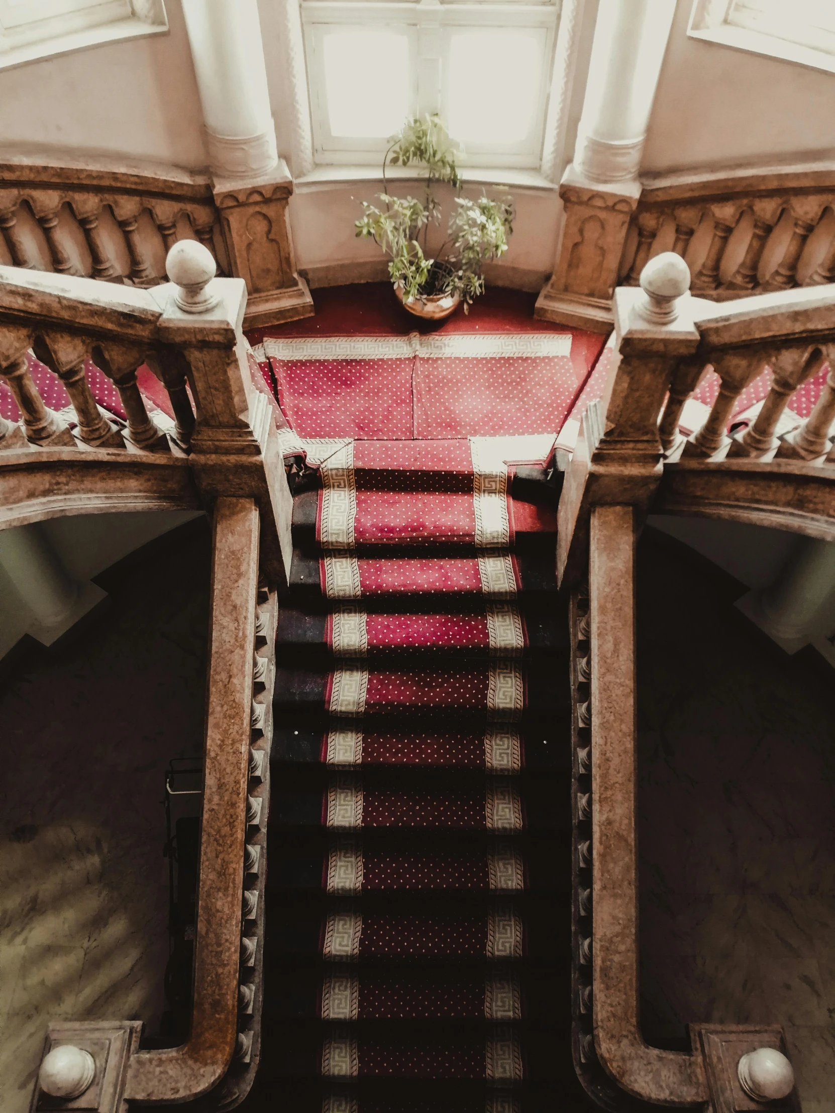 a stairwell is decorated with red, white and gray carpet