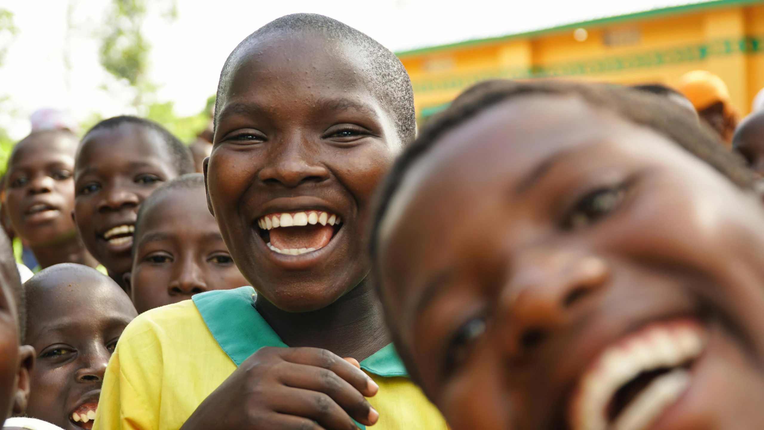 a group of young children with each others smiling