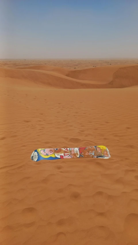 there are cans laying in the desert sand