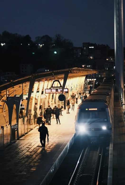 there is a subway that is stopped at the station