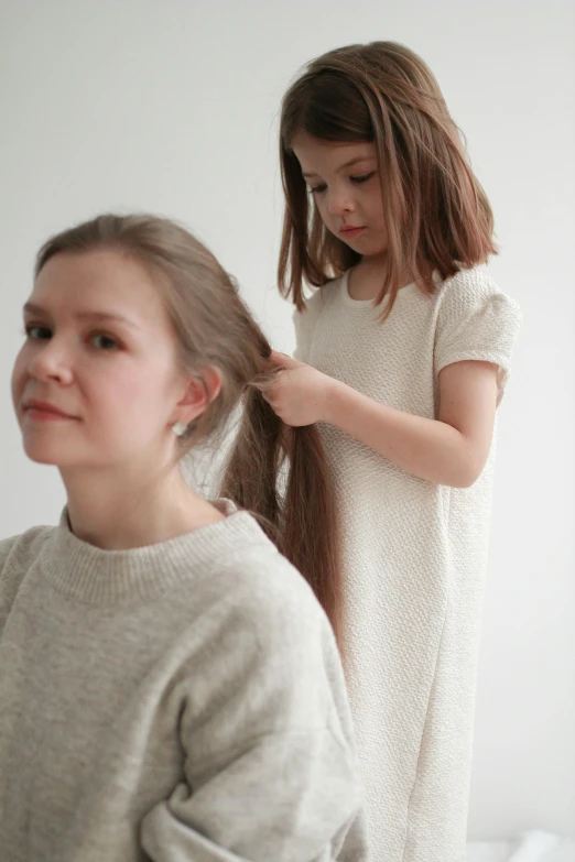 a little girl is trying to cut her hair