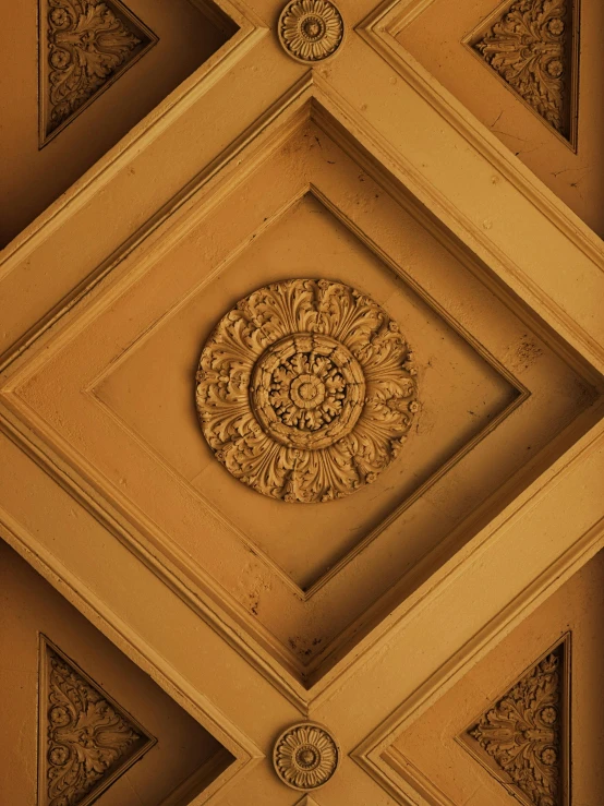 some intricate patterns that are on the ceiling